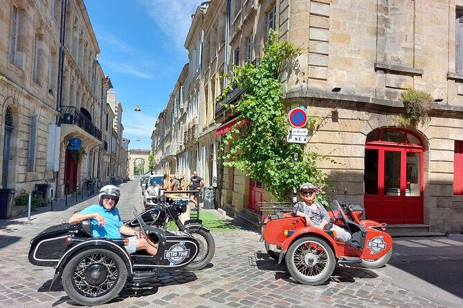 2 in 1 - Visit of Bordeaux and excursion in a vineyard - The Drive Out to Margaux or Saint-Émilion: Wine Country as a Change of Pace