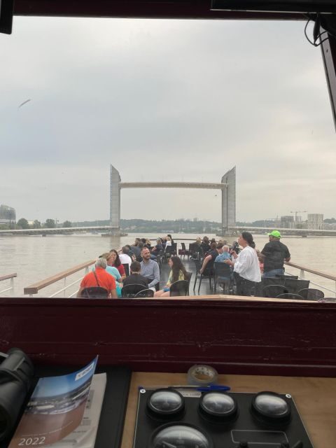 Aperitive guided cruise « Wine and Canelé » - Wine and Canelé on the Garonne: the vibe you’re really buying