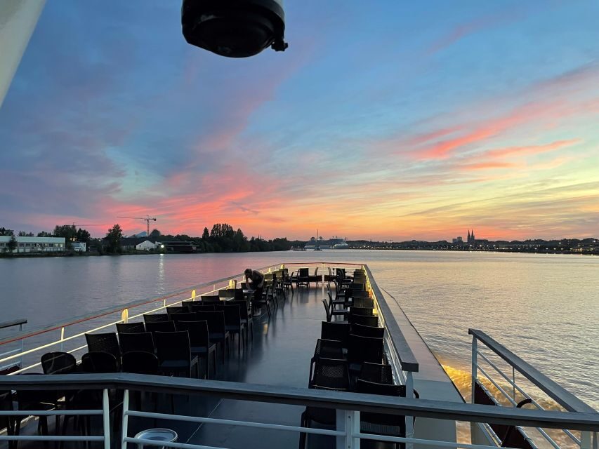 Aperitive guided cruise « Wine and Canelé » - Outbound cruise: your guided path from Place de la Bourse to Pont de pierre
