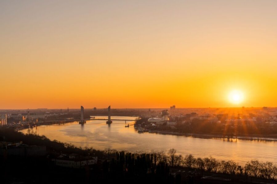 Bordeaux: 2-Hour River Dinner Cruise - Chartrons to Port of Bassens: The Route You’ll Actually See