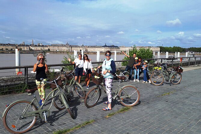 Bordeaux bike tour "The Best of Bordeaux" - Pont de Pierre and the quays park views