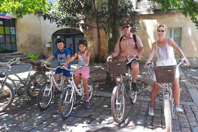 Bordeaux bike tour "The Best of Bordeaux" - Public Garden break: a local tasting in a calm pocket