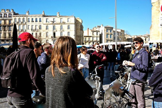 "Bordeaux by bicycle: a 3-hour tour immersive experience" - Why a 3-hour bike loop works so well in Bordeaux