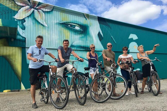 "Bordeaux by bicycle: a 3-hour tour immersive experience" - Meeting point reality: arrive early or you will miss the boat