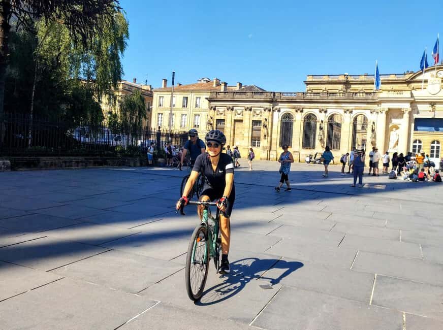 Bordeaux by Gravel Bike : Historic center & vineyards - The winery break in Latresne: tour the estate, then taste 3 wines