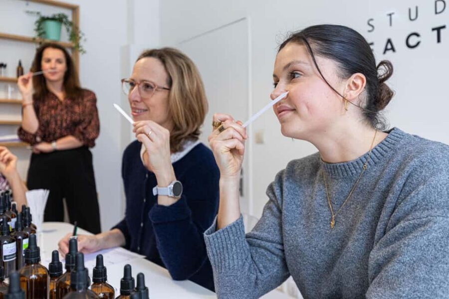 Bordeaux City Center : Perfume Creation Workshop 2h30 - The 2h30 Flow in Plain English