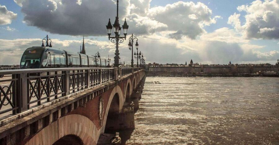 Bordeaux: Exclusive Private Guided Walking Tour - Grand Théâtre: The Corinthian Columns and the Temple of Arts and Light