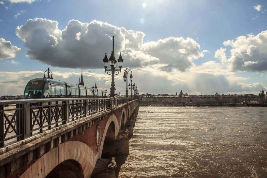 Bordeaux: Exclusive Private Guided Walking Tour - Languages and Guide Style: What to Expect From Real People