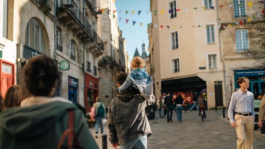 Bordeaux : Food and Wine Tour - Authentic Artisanal Flavors - Sensory challenges: the blind chocolate tasting effect