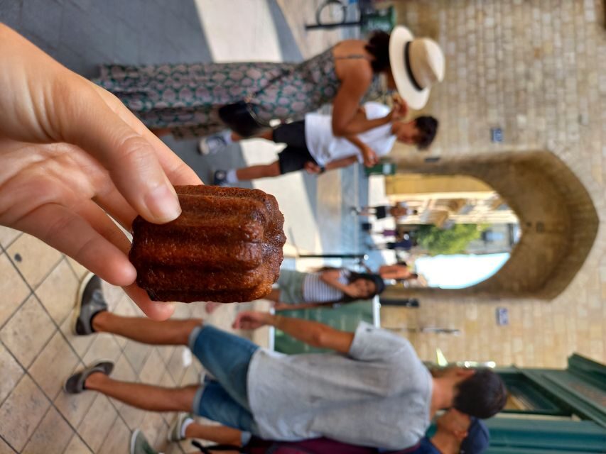 Bordeaux food tour: sweet specialities & highlights - Grosse Cloche to the Monument to the Girondins: walking with a view