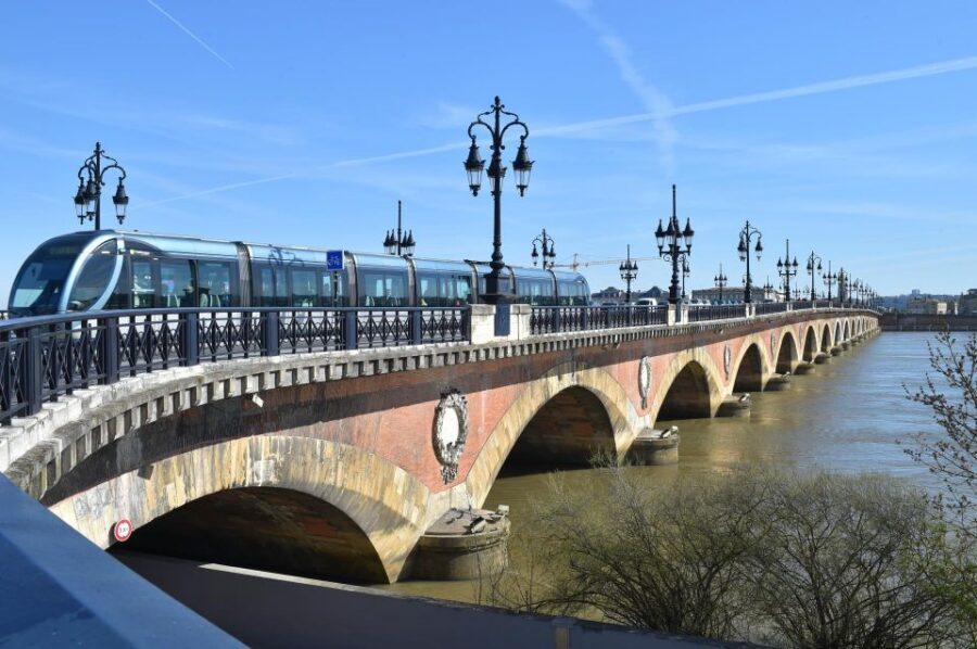 Bordeaux: Guided Walking Tour - Place de la Bourse Reflecting Pool: The Most Photogenic Detour