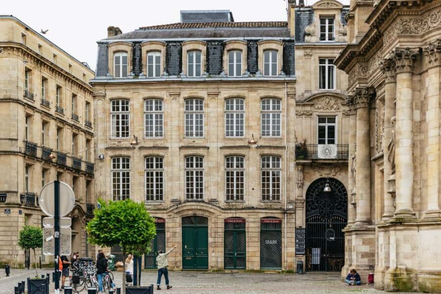 Bordeaux: Historic Center & Chartrons District Bike Tour - How the 3-hour ride is paced from start to finish