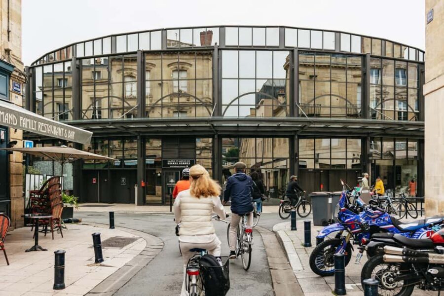 Bordeaux: Historic Center & Chartrons District Bike Tour - The canelée moment: a sweet tradition built into your route