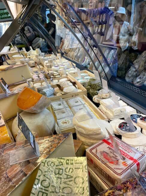 Bordeaux: Market Food Tour all included food & drinks - Starting at Place de la Victoire: getting oriented fast