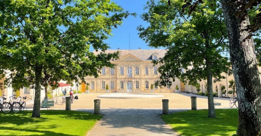 Bordeaux: Médoc & St-Emilion Wine 3 châteaux with lunch - The Médoc Drive and Your First Wine Education on the Road