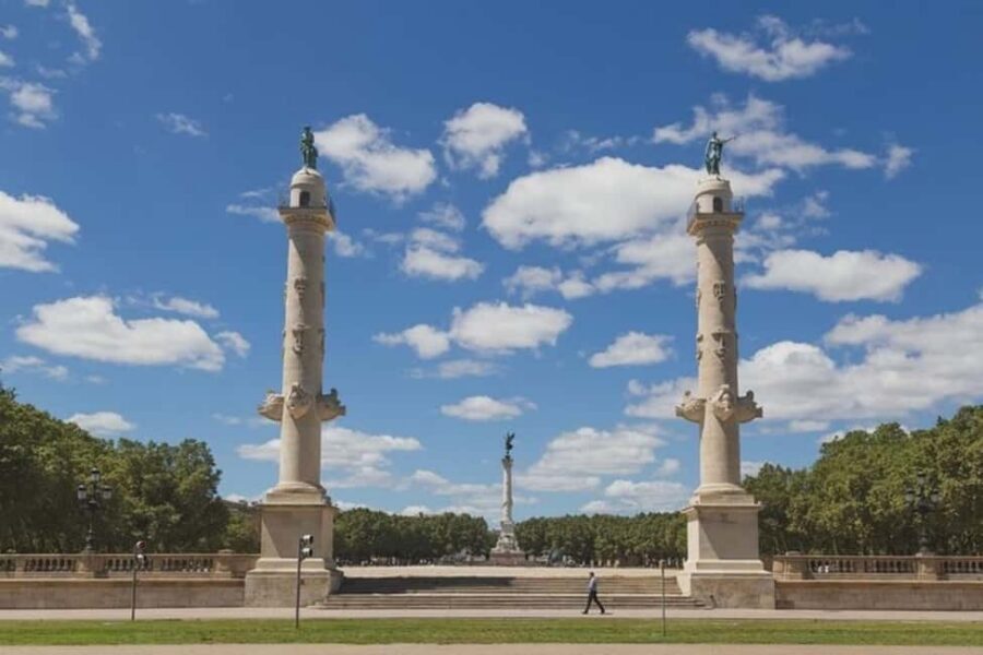 Bordeaux : Must-See Attractions Walking Tour - Getting Oriented at Miroir d’Eau