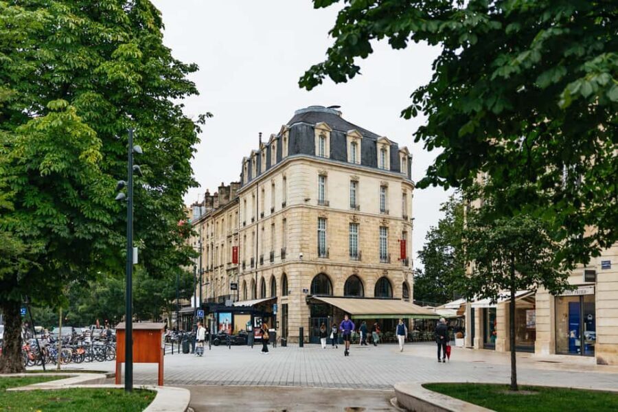 Bordeaux: Mystery and Myths Walking Tour - Starting at the Basilique Saint Seurin and walking north to south