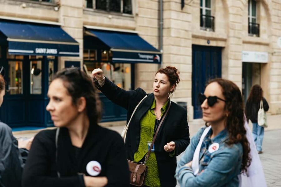 Bordeaux: Mystery and Myths Walking Tour - The guide experience in French: friendly, smiling, and story-focused