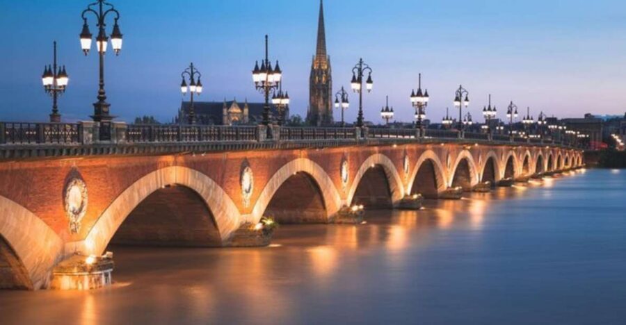 Bordeaux: Private custom tour with a local guide - Walking the sights you pick: photo stops, streets, and monument exteriors