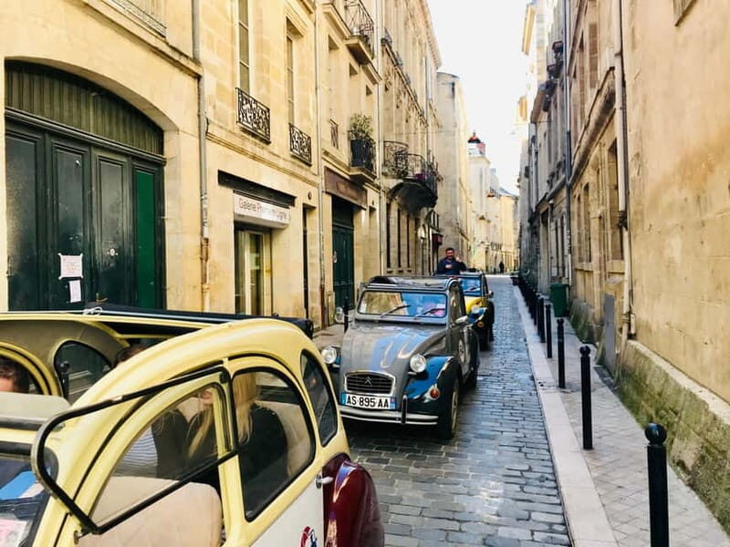 Bordeaux: Private Tour in a Citroën 2CV - Miroir d’eau and the river view: where the city gets cinematic