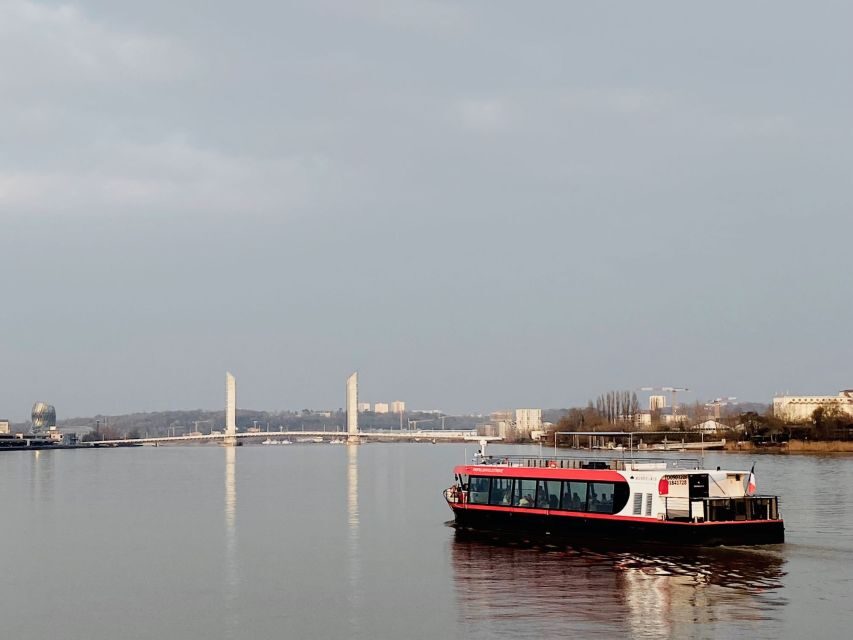 Bordeaux: River Cruise with Commentary, Wine and Canelé - Smartphone info in 6+ languages: how to use it well