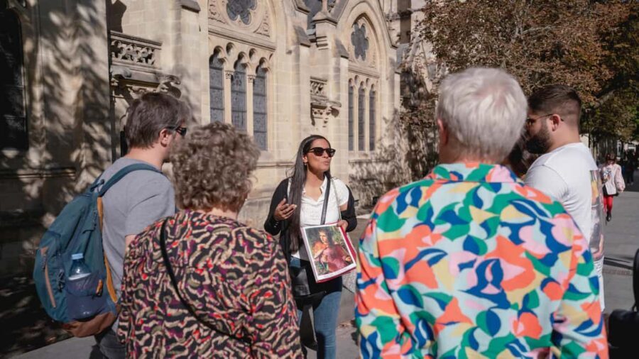 Bordeaux: Small group - Guided Walking Tour - The smaller squares: Place Saint-Projet and Camille Jullian’s street-level clues