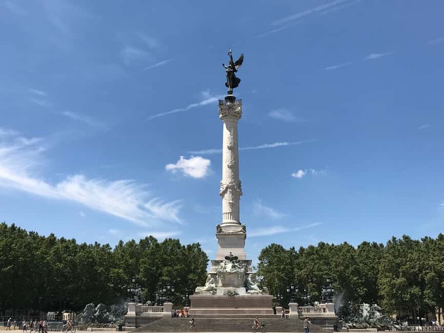 Bordeaux: Small group - Guided Walking Tour - Saint-Pierre quarter: contrasts, lively dining streets, and how to choose where to eat