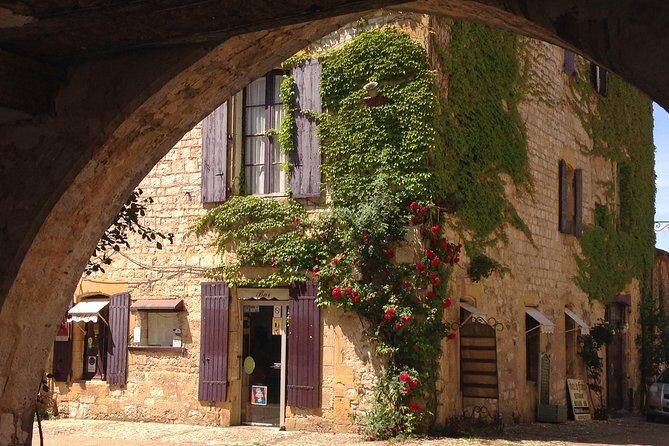 Bordeaux to Lascaux and Dordogne Valley Private Sightseeing Tour - Lascaux IV at the International Center for Parietal Art: What You’ll Really See