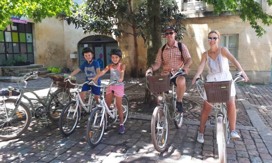 Bordeaux: Top Landmarks & Historic Bike Tour - Getting started in Bordeaux’s old streets at Place Raymond Colom
