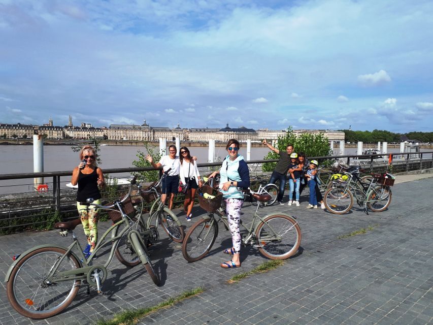 Bordeaux: Top Landmarks & Historic Bike Tour - Pont de Pierre and the Port of the Moon: one bridge, two big perspectives