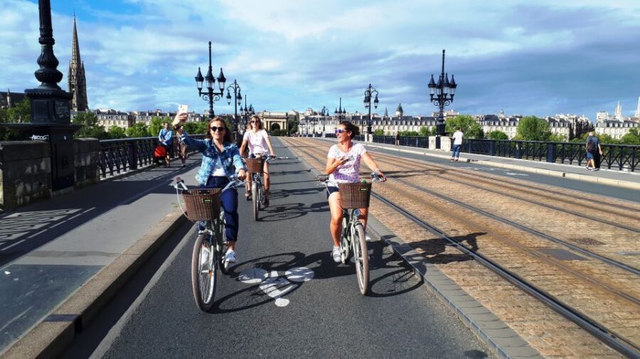 Bordeaux: Top Landmarks & Historic Bike Tour - The historic core finale: theatre, cathedral, and Miroir d’eau