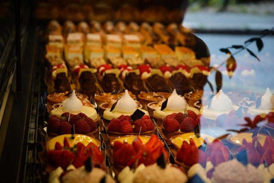 Bordeaux: Walking Tour of the City's Best Bakeries - Iconic sights plus off-the-map quartiers on a 3-hour loop