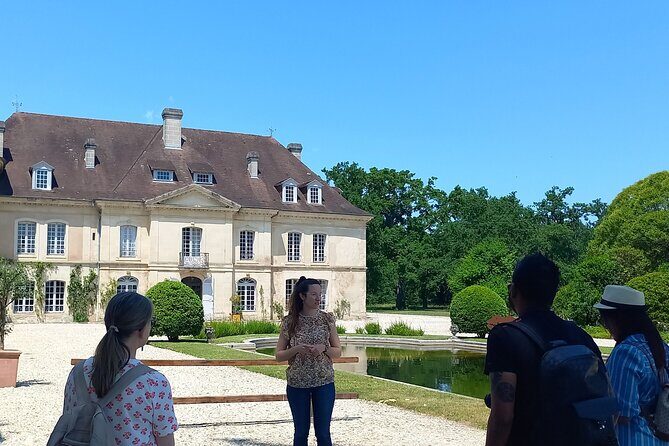 Bordeaux wine tour off the beaten path (red & white wines) - Meeting at Cité du Vin: where the day clicks into place