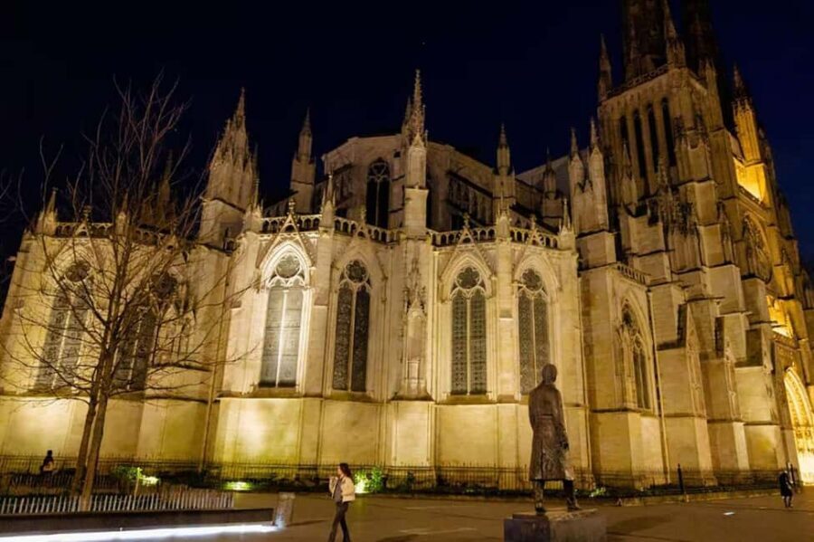 Dark Bordeaux: Ghosts, True Crimes, Eternal haunting Tales - Dark Bordeaux: why the ghost-and-love theme fits Bordeaux