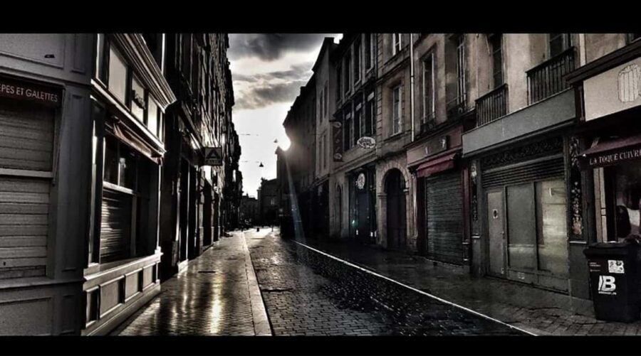 Dark Bordeaux: Ghosts, True Crimes, Eternal haunting Tales - Place Fernand Laffargue: where the legends get more intimate