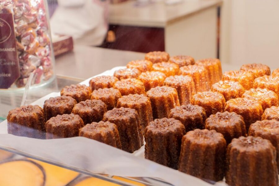 Full-Day Bordeaux gourmet tour & 2 chateau Medoc - Lunch break in Bordeaux: keep it simple and follow the guide’s leads