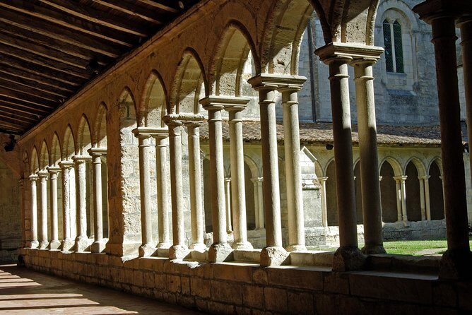 Full-day Saint-Emilion: Village, Undergrounds and Châteaux - A full-day structure that keeps Saint-Émilion from feeling rushed