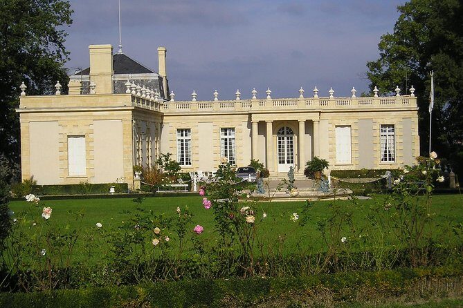 Full-day Saint-Emilion: Village, Undergrounds and Châteaux - Saint-Émilion free time: the 90 minutes that make or break your lunch