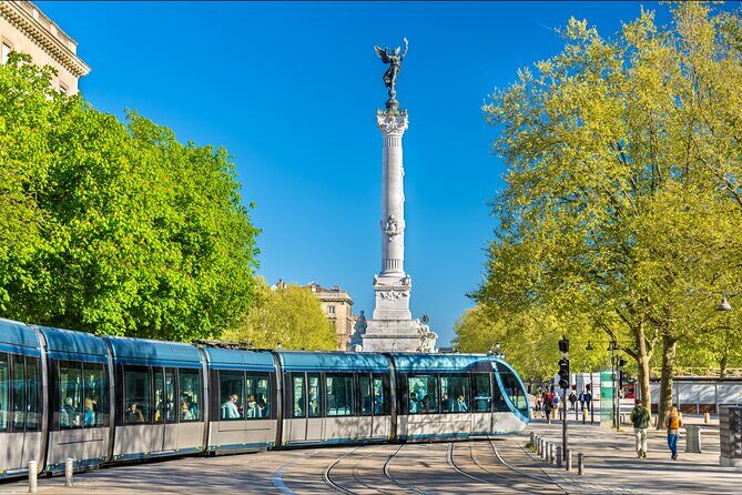 Gourmet tour of Bordeaux and its sweet specialties - Stop 2: Cathédrale Saint-André and city-scale storytelling