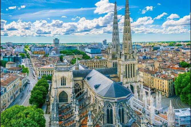 Gourmet tour of Bordeaux and its sweet specialties - Stop 3: Monument aux Girondins and the fountain idea