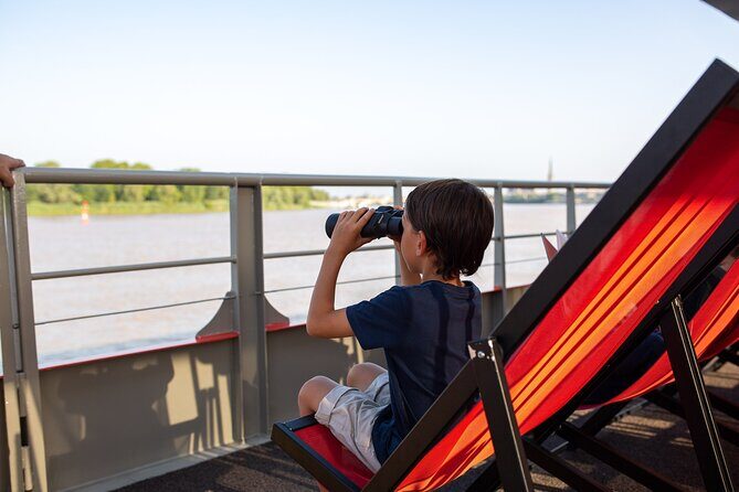 Guided cruise Bordeaux UNESCO - Pont de Pierre, Place de la Bourse, and the Cailhau Gate: short stops, big sight lines