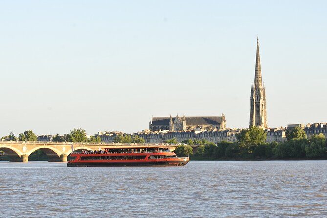Guided cruise Bordeaux UNESCO - Cité du Vin, wine-city views, and the Baillardran canelés break