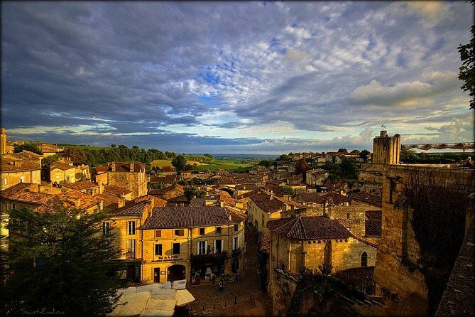 Half-day private tour in Saint-Emilion in a sidecar - The half-day route: Libourne to Pomerol, then Saint-Emilion on foot