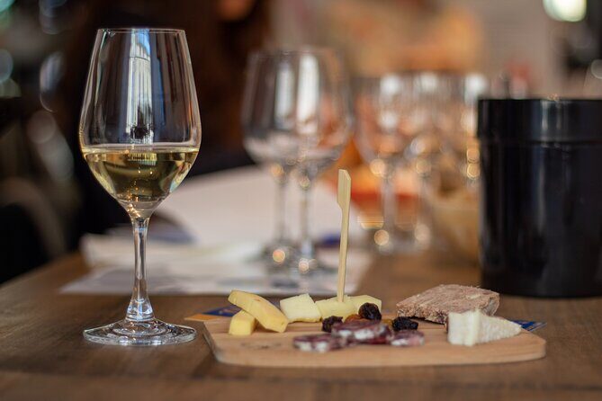 Introduction to Bordeaux wines paired with cheeses & charcuterie - Key Highlights Worth Your Time
