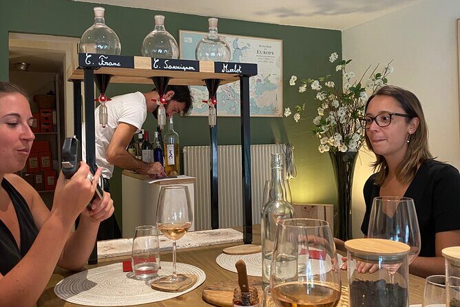Make your own cuvée of Bordeaux wine - Le Pied à Terre: stepping into a real Bordeaux workshop