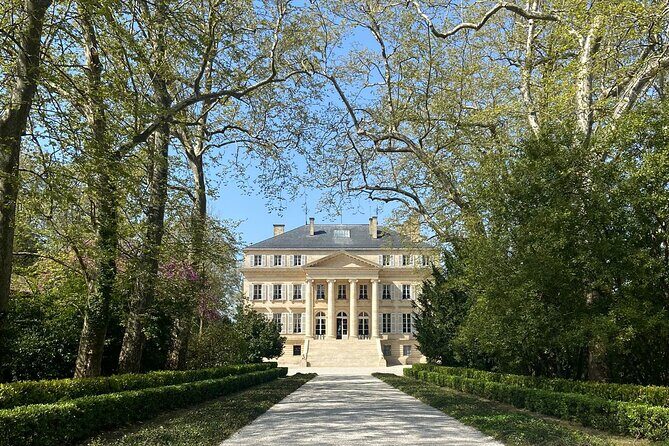 Medoc Afternoon Wine Tour, 2 Wineries, tastings & delicacies - Meeting point and timing: what you need to know before you leave Bordeaux
