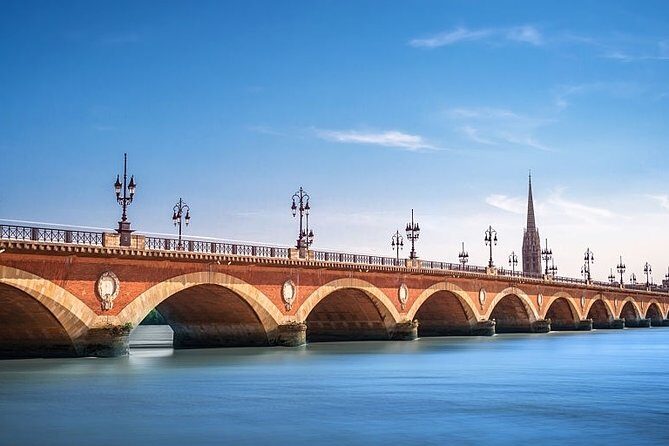 Outdoor escape-game | The Bordeaux robbery - The Real Fun Part: Hunting Clues in Bordeaux’s Historic Center