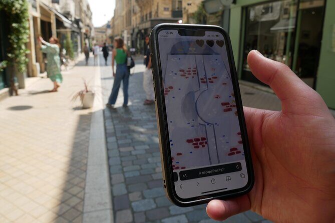 Outdoor escape-game | The Bordeaux robbery - Two Difficulty Levels: Choosing the Right Challenge for Your Group