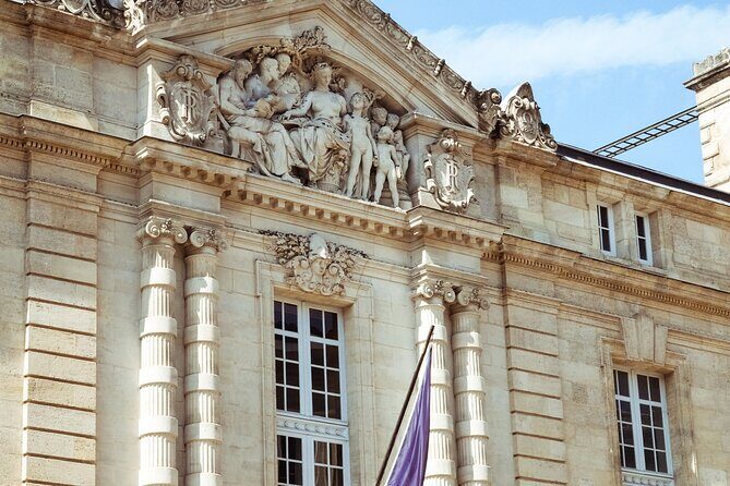 Private Bordeaux History Tour with a glass of Bordeaux wine. - Why this 2-hour private Bordeaux history walk works