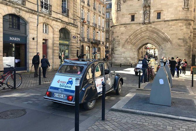 Private City Tour of Bordeaux in a Citroën 2CV - 1h30 - The 90-minute route: squares, districts, bridges, and doors
